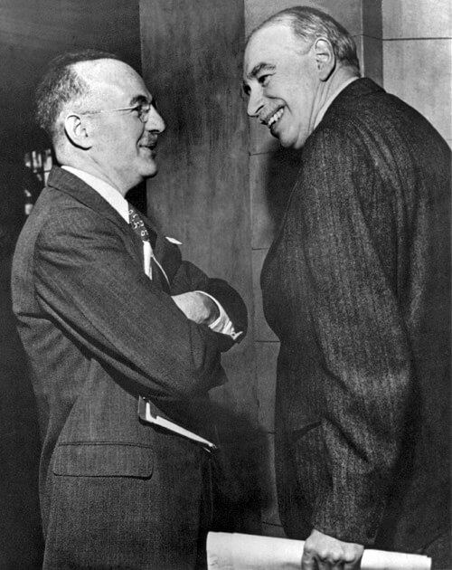 Экономисты Джон Мейнард Кейнс (справа) и Гарри Декстер Уайт